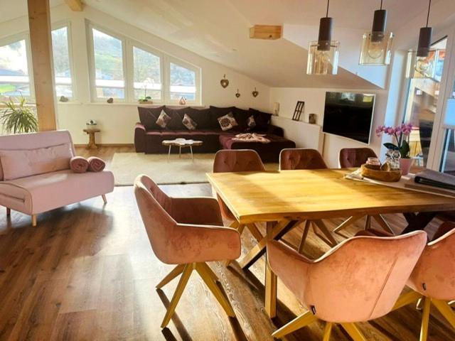 23 Neu Erbaute Ferienwohnung Mit Schloss- Und Panoramablick ฮาลเบลค ภายนอก รูปภาพ